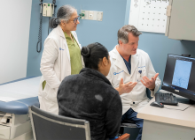physicans consulting with a patient.